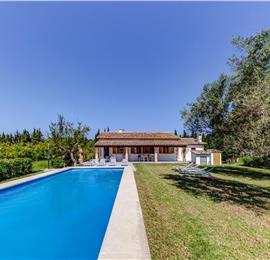 4 Bedroom villa with a pool near Pollensa, sleeps 8